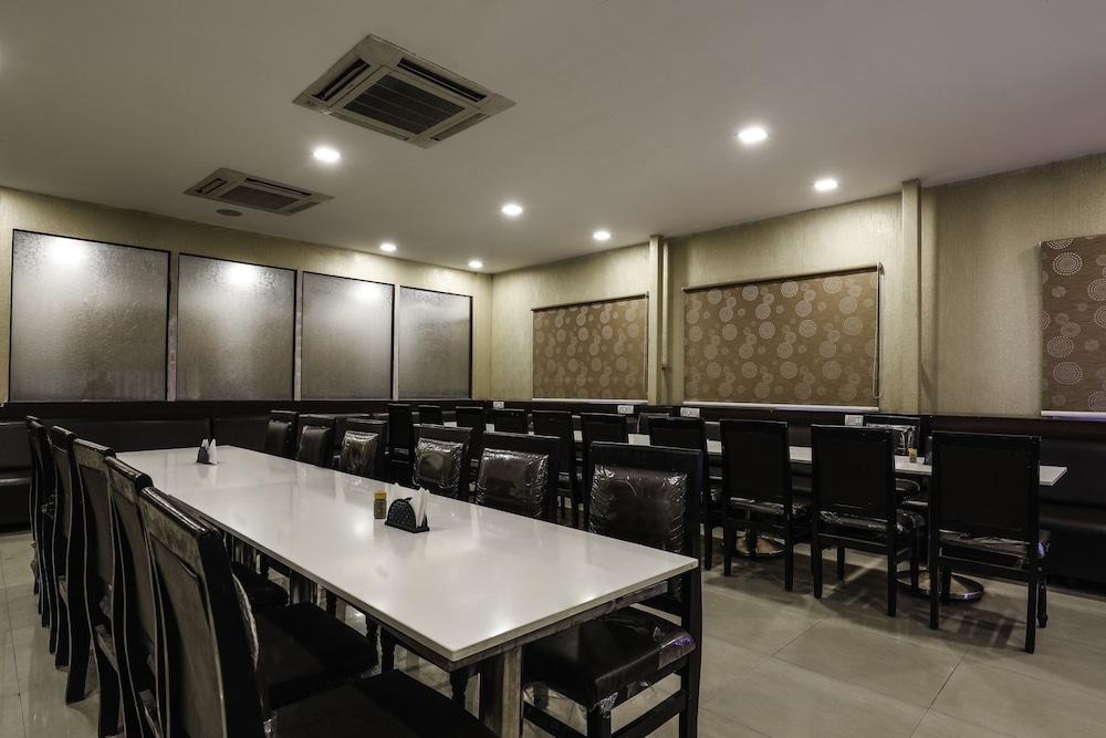 Treebo Trend Hotel Jp Plaza Nampally Hyderabad Luaran gambar