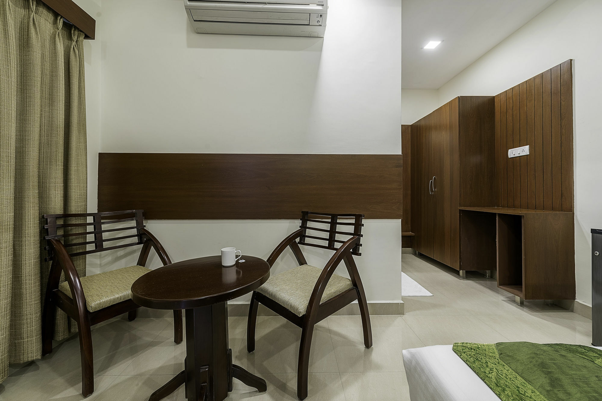 Treebo Trend Hotel Jp Plaza Nampally Hyderabad Luaran gambar