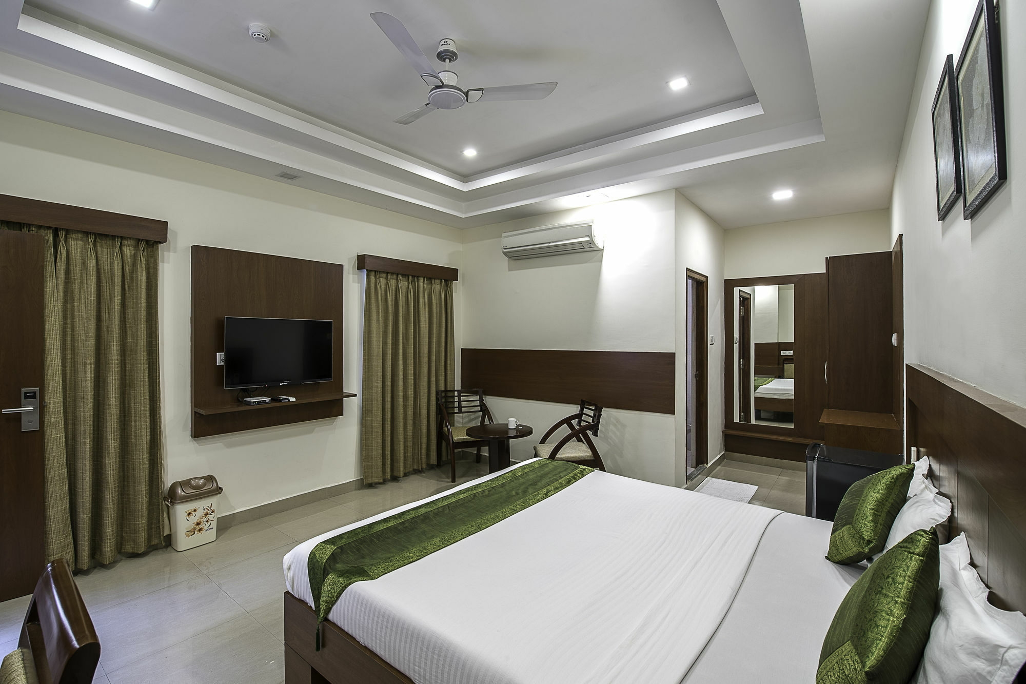 Treebo Trend Hotel Jp Plaza Nampally Hyderabad Luaran gambar