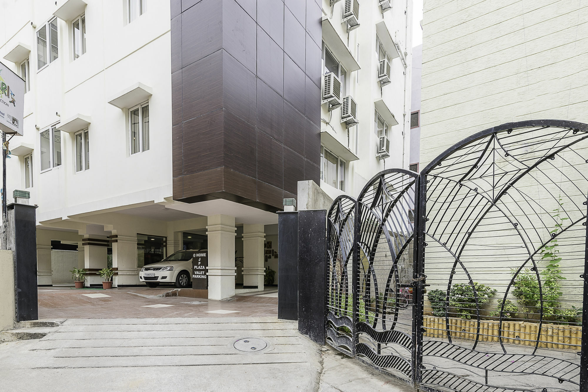 Treebo Trend Hotel Jp Plaza Nampally Hyderabad Luaran gambar