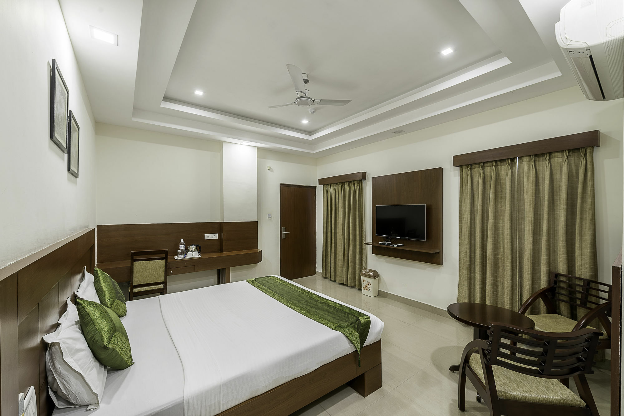 Treebo Trend Hotel Jp Plaza Nampally Hyderabad Luaran gambar